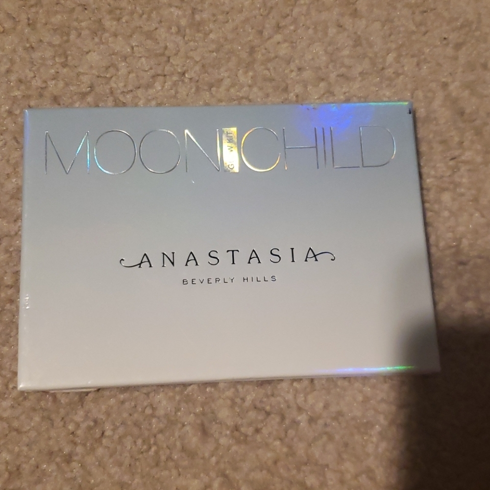 Anastasia Beverly hills highlight
